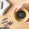 Eponge de Konjac Charbon Bincho - ambiance 2 - aromandise