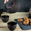 Théière Sui - Théière fonte - Noire et Bronze - Aromandise - ambiance
